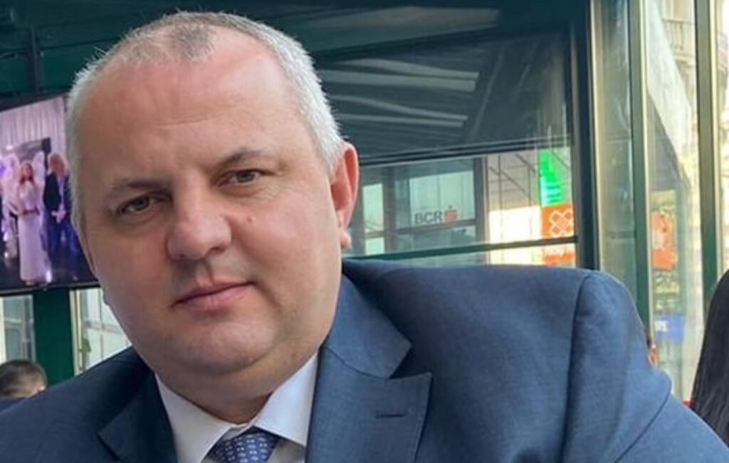 Mici cu foiță de aur vânduți la cârciuma unui lider PSD. Ironie de „1 Mai muncitoresc” din partea unui politician de stânga