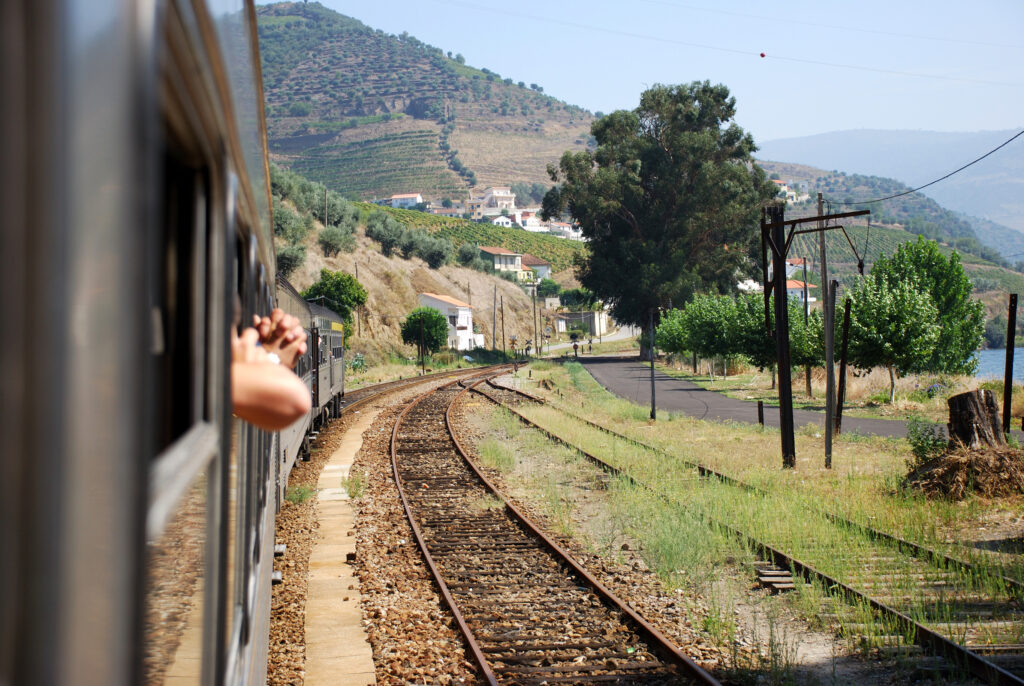 Trenuri cu întârzieri uriașe în Gara de Nord. Nervii călătorilor sunt puși la grea încercare