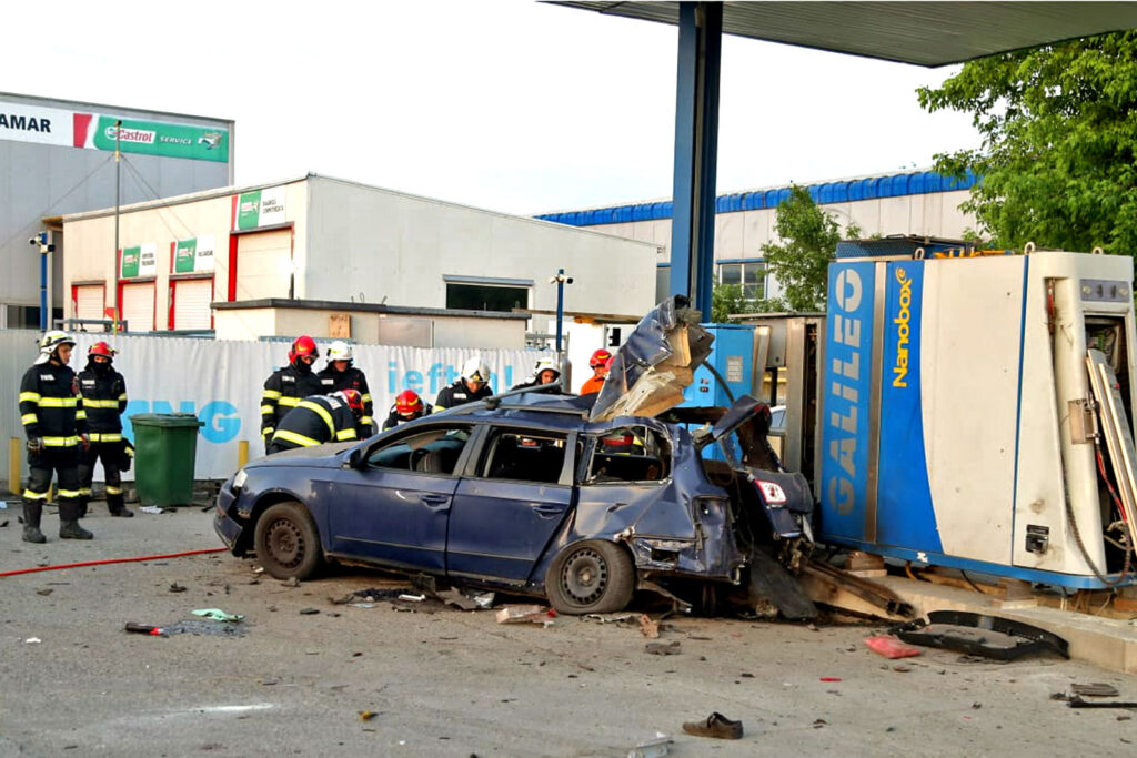 Explozie puternică la o stație GPL din Pantelimon. O persoană a murit, iar alta a fost grav rănită. VIDEO