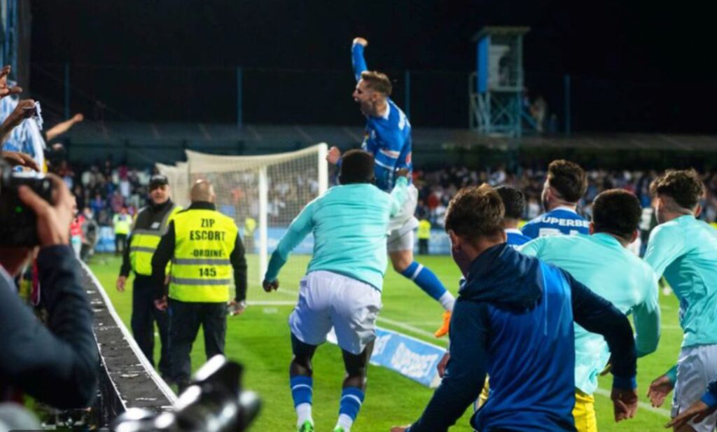 Farul Constanța este noua campioană a României la fotbal. Echipa lui Hagi a câștigat cu 3 - 2 cu FCSB după un meci de infarct