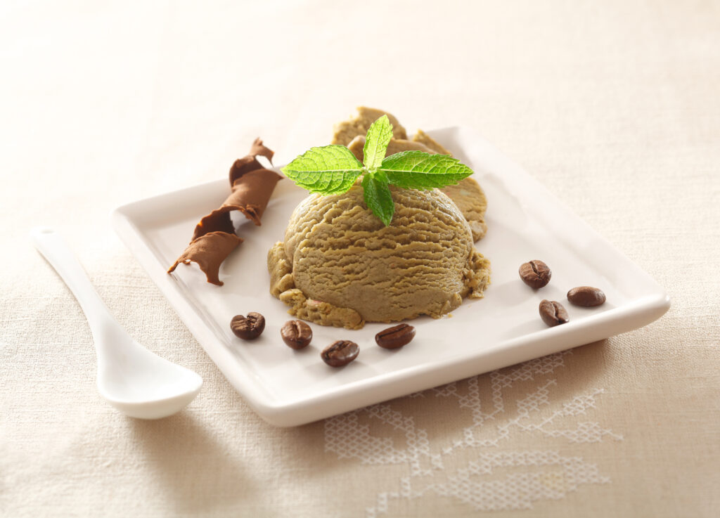 Înghețată de ciocolată și cafea. Un desert gustos, din doar patru ingrediente