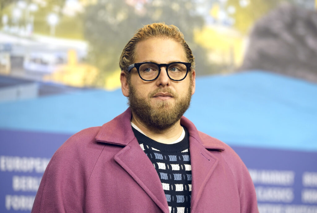 Celebrul Jonah Hill, de nerecunoscut. A slăbit și are un nou look, însă buclele din păr l-au dat de gol
