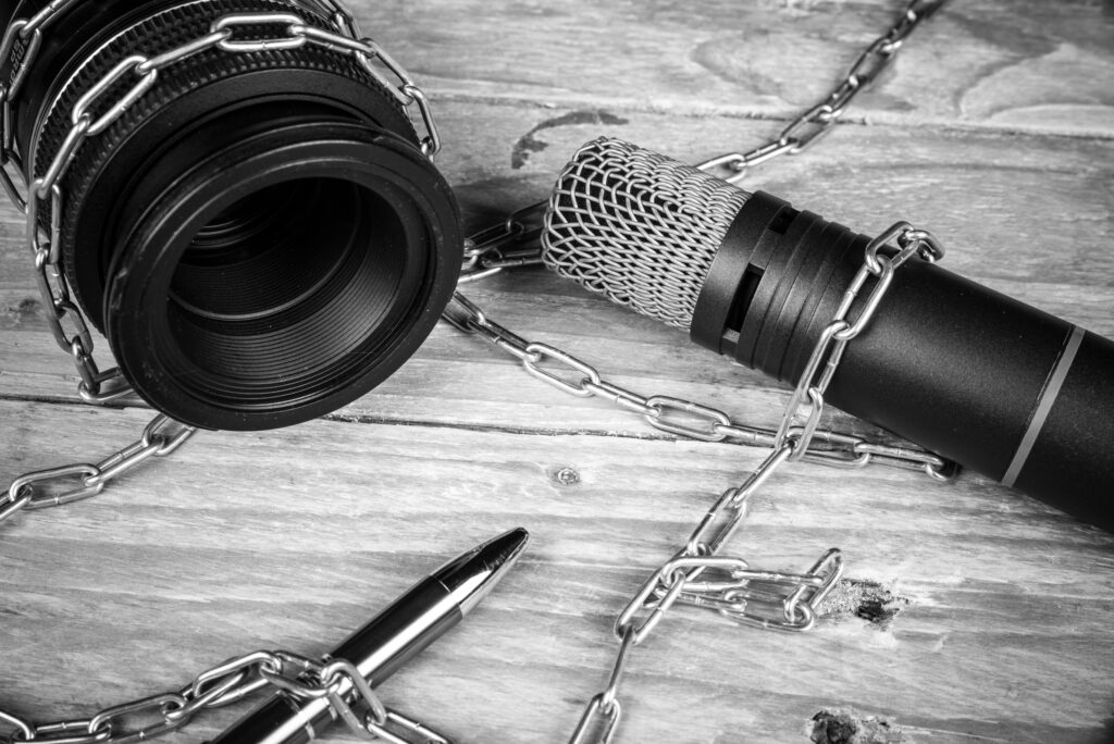 Comisia Europeană pregătește eliminarea jurnaliștilor independenți. Clubul de Presă va milita la București și Bruxelles