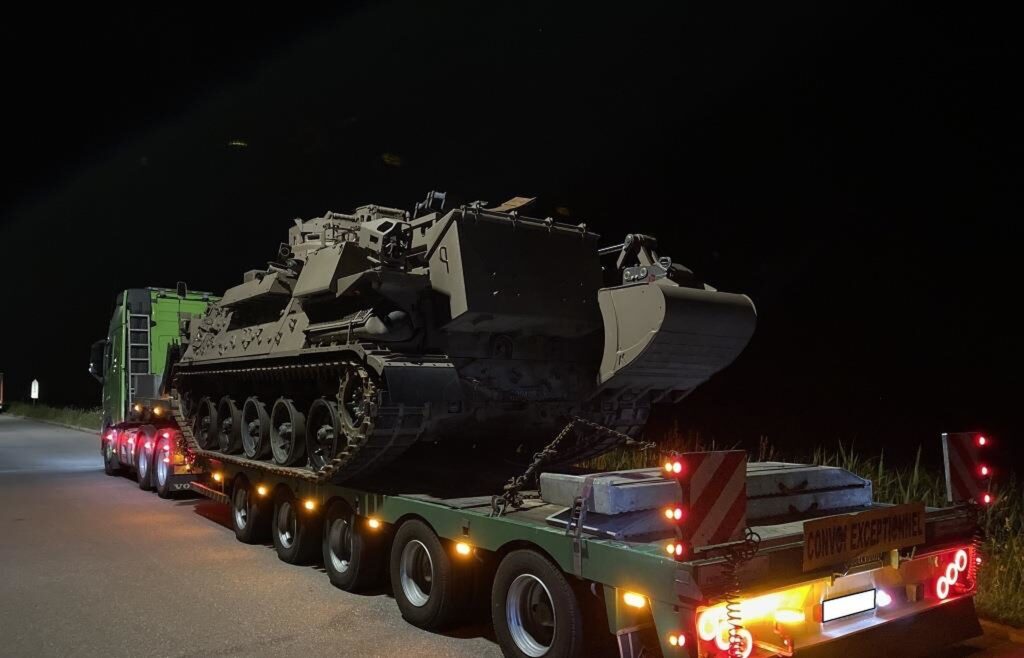 Tancul britanic Challenger 2, o epavă în flăcări după ce a fost aruncat în aer în Ucraina