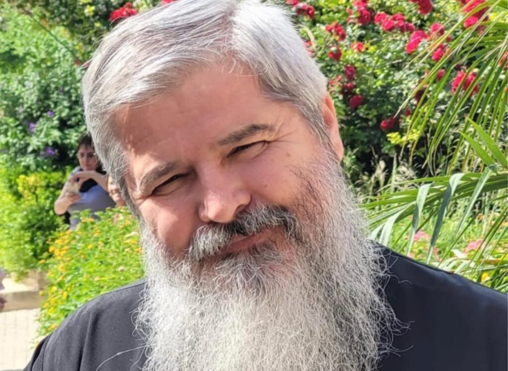 Părintele Vasile Ioana, despre cum vin femeile îmbrăcate la biserică: A venit o studentă și când s-a aplecat, nu s-a mai rugat nimeni