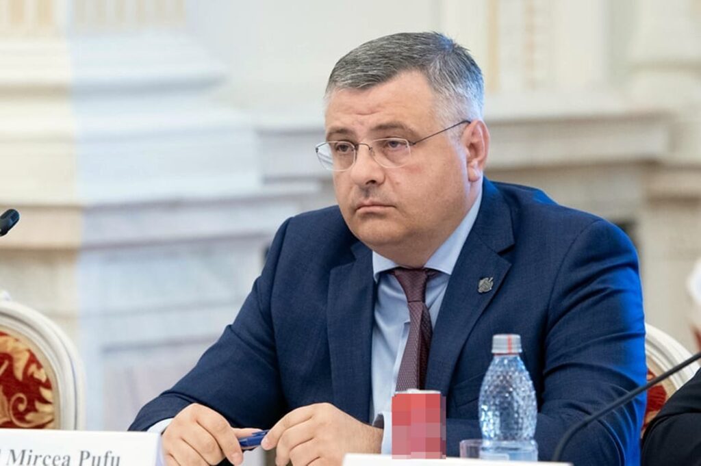 A început lupta pentru combaterea Deep Fake. Senatorul PNL Vlad Pufu: „Dacă dorim salubrizarea rețelelor sociale trebuie făcută alocarea pe utilizator pe baza CNP”