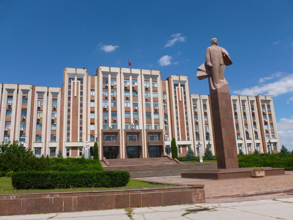 Victimă a regimului de la Tiraspol, nevoită să părăsească Republica Moldova. Ar fi fost filată 24 din 24 de ore