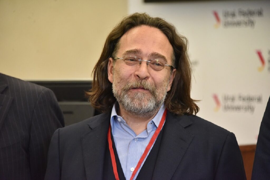 Povestea lui Andrey Polosin, „profesorul nebun” care pregătește o materie obligatorie de îndoctrinare a studenților ruși