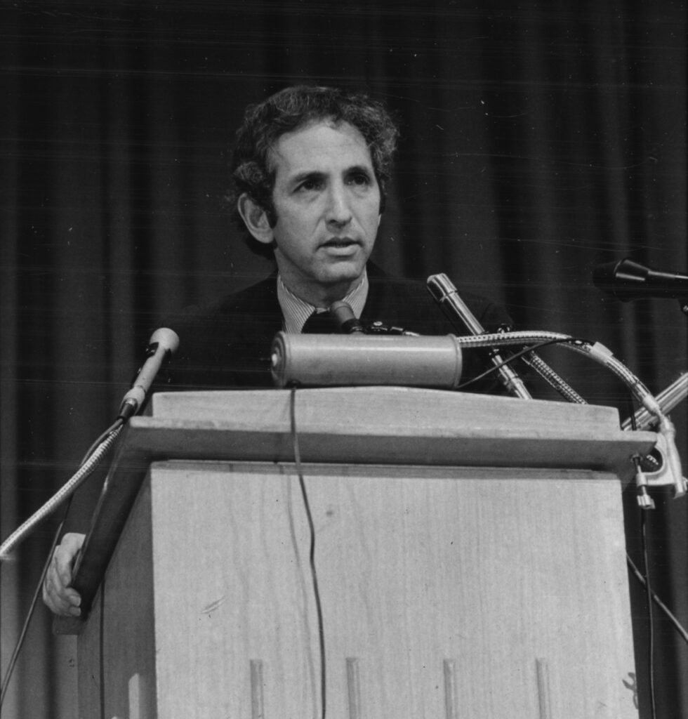 Daniel Ellsberg, omul care a provocat scandalul "Pentagon Papers" și a scos din minți Casa Albă, a murit