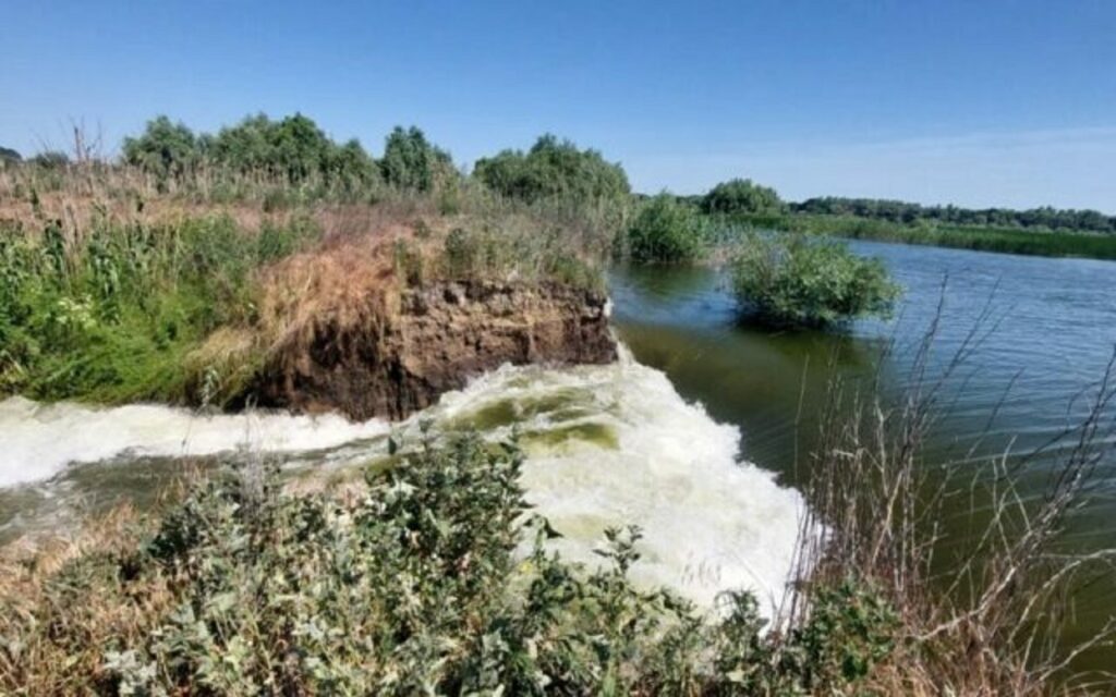 Digul Carasuhat din Mahmudia poate ceda complet. Cel puțin 1.000 de hectare de tern agricol sunt inundate deja