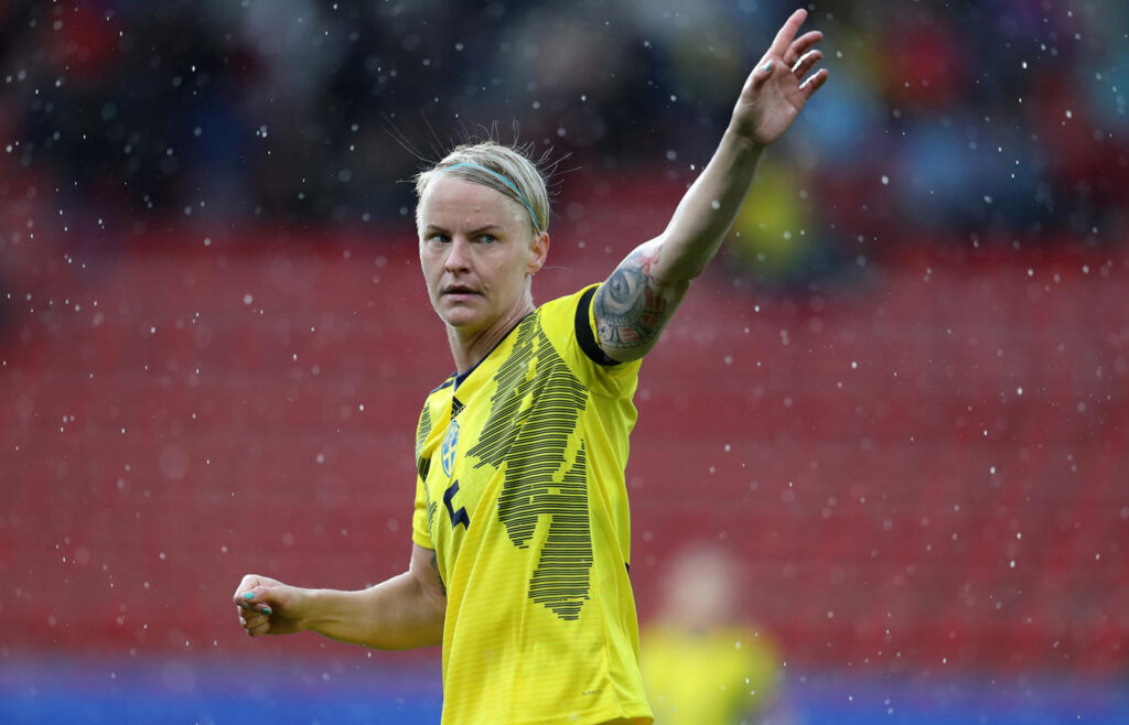 Jucătoarele din naţionala Suediei au fost obligate să-şi arate organele genitale pentru a dovedi că sunt femei la CM din 2011. Dezvăluirea, făcută de fosta fotbalistă Nilla Fischer