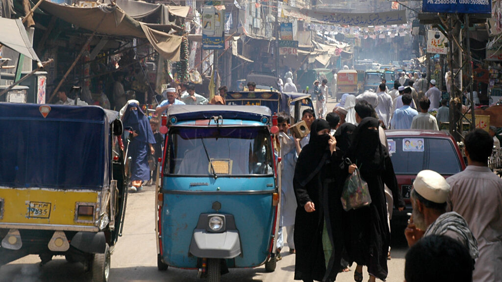 Parlamentul din Pakistan, dizolvat. Alegerile s-ar putea amâna