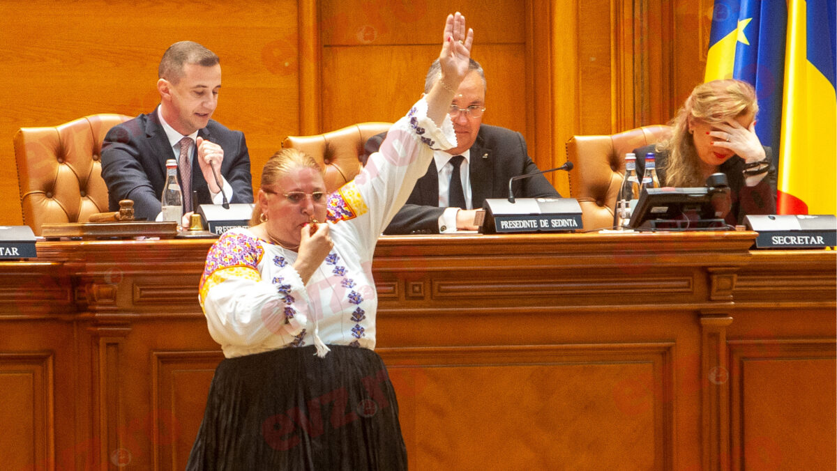 AUR şi Şoşoacă, protest în timp ce vorbea Ciolacu. „Vreau sânge, acțiune, adrenalină”