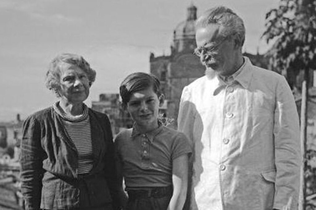 Cumplitul asasinat din august 1940. Stalin scapă de principalul inamic, Troțki, refugiat în Mexic!