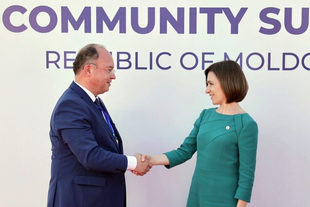 Bogdan Aurescu a fost decorat de președinta Republicii Moldova, Maia Sandu. A primit una dintre cele mai importante distincții