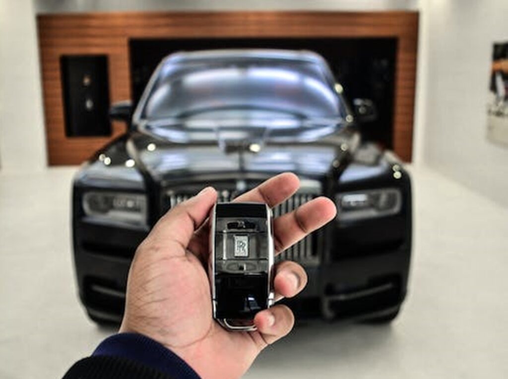 Tu știi ce înseamnă acest buton de pe cheia de contact a mașinii? O simplă apăsare te poate ajuta foarte mult