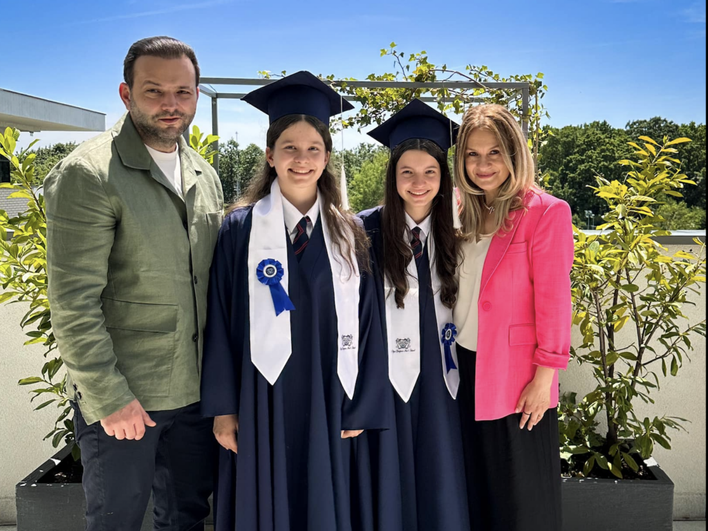 Moment de mândrie pentru Mihai Morar. Gemenele sale au încheiat cu succes clasa a VIII-a