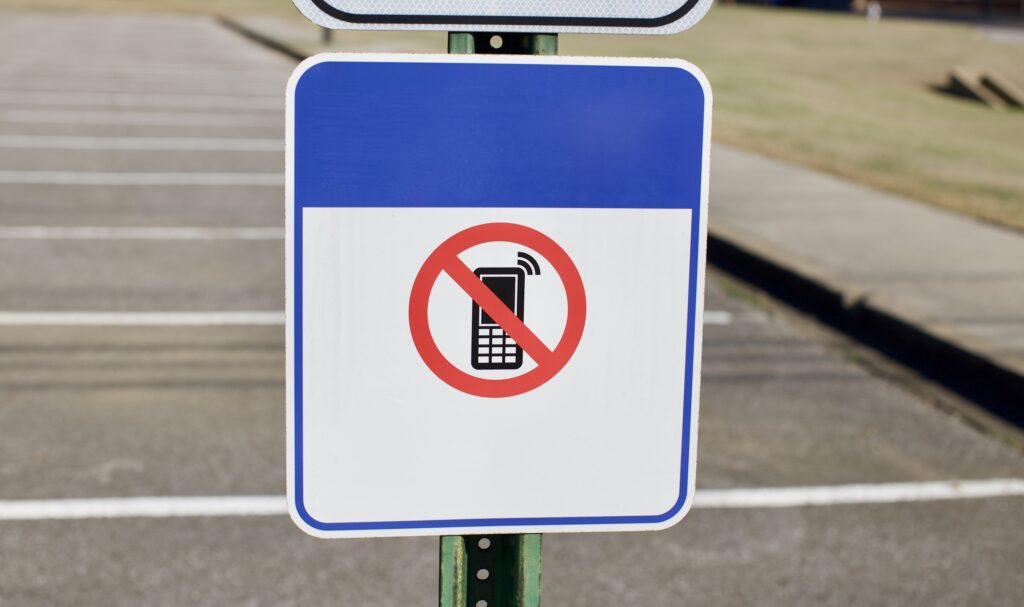 Paradisul fără telefoane mobile. O insulă europeană devine o destinație turistică unică în lume