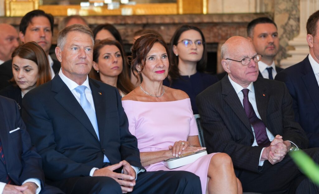 Somații emise de Primăria Sibiu pe numele soților Iohannis. Cei doi au datorii la stat