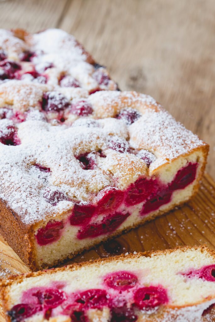 Gustul verii în câteva ingrediente. Prăjitura cu cireșe sau vișine