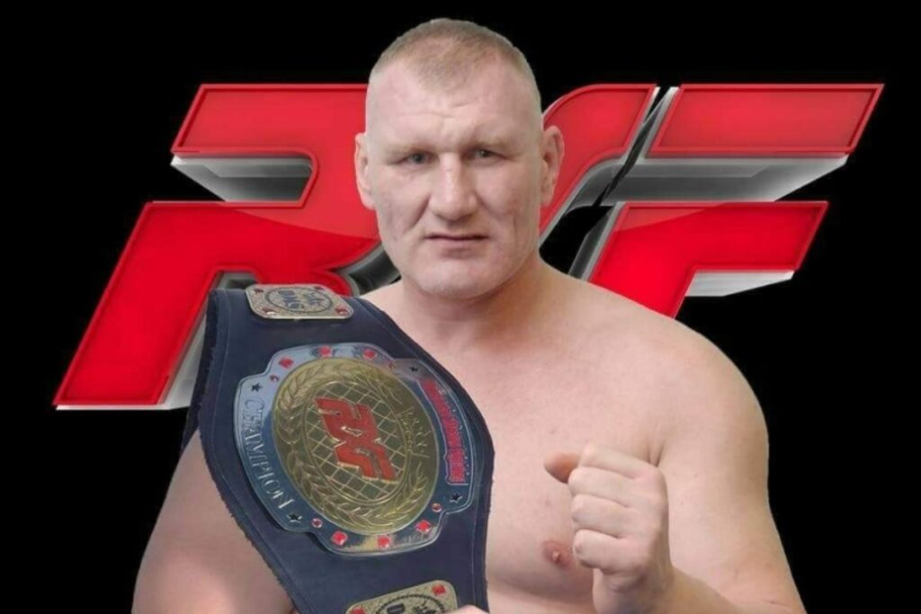 Tolea Ciumac revine în ring, la vârsta de 49 de ani. Luptătorul l-a băgat pe Dan Diaconescu în tomberon, în timpul unei emisiuni