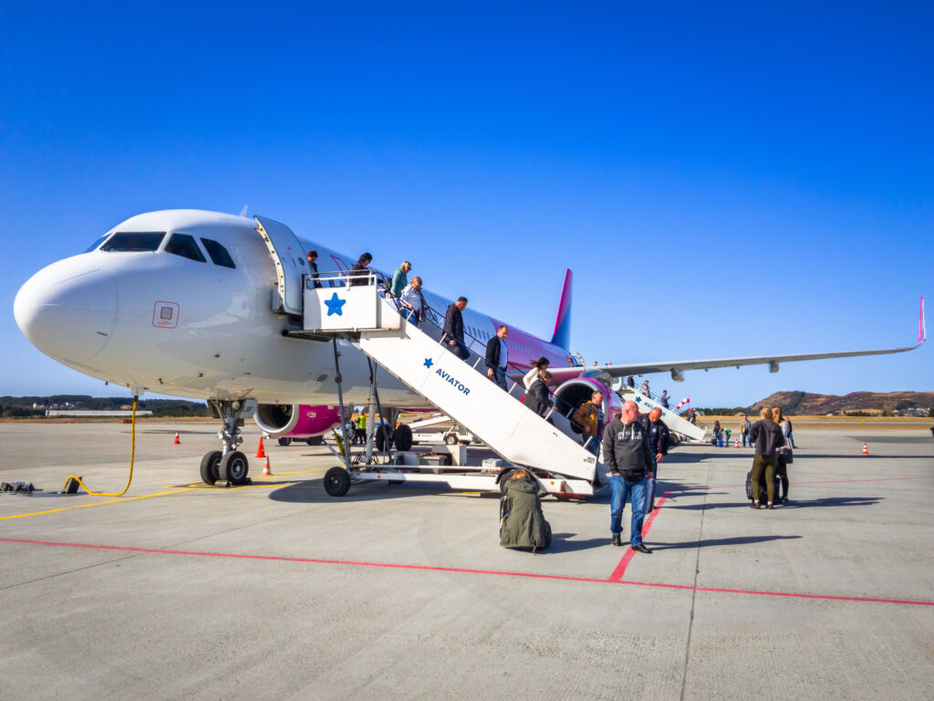 Ce număr de telefon gratuit are Wizz Air pentru România? Vorbești direct cu un operator
