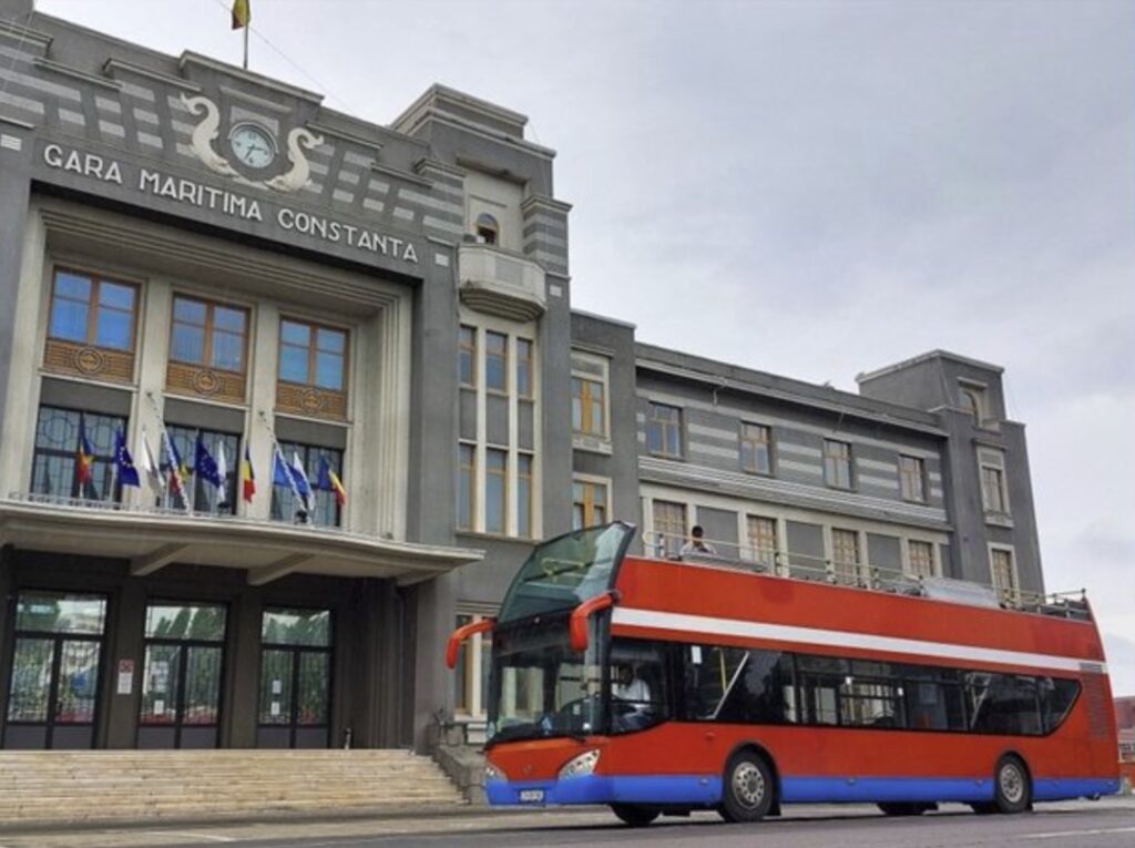 Turul litoralului cu autobuze etajate. Costul biletelor e surprinzător pentru România