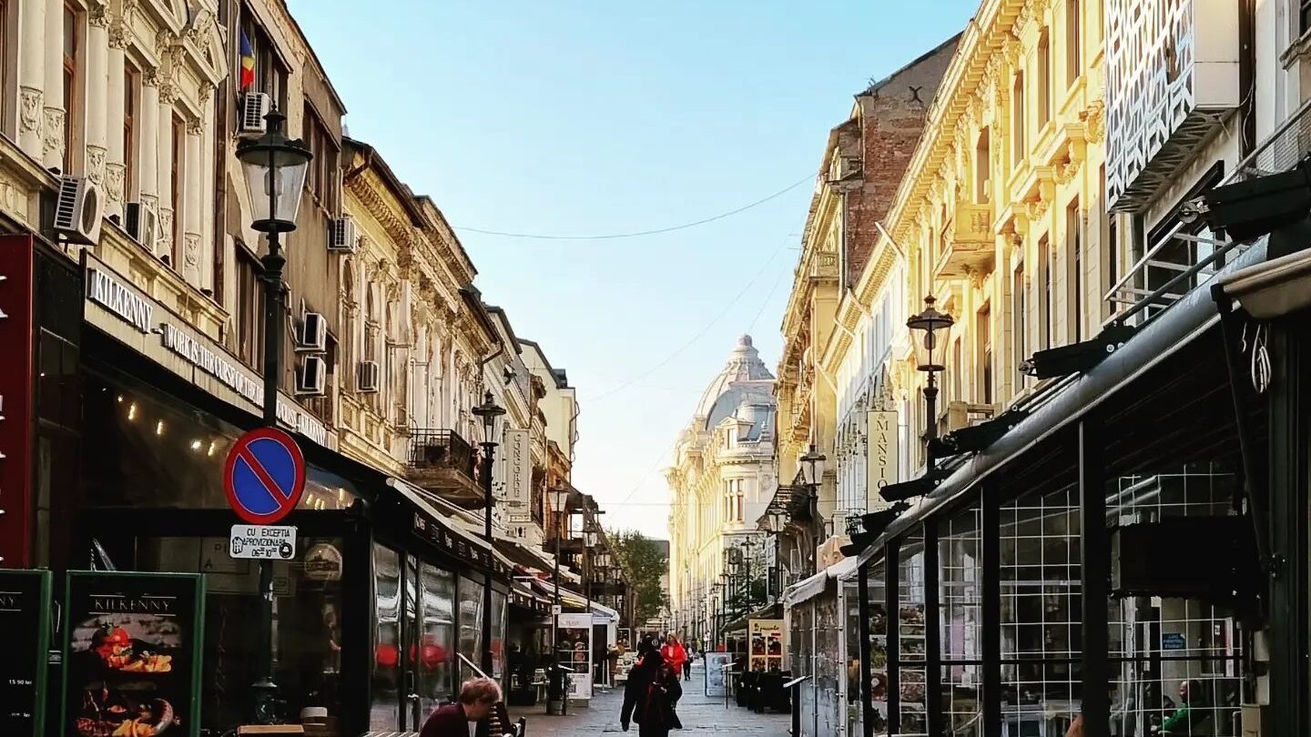 Locul din Centrul Vechi care atrage străinii ca un magnet. E ca-n povești