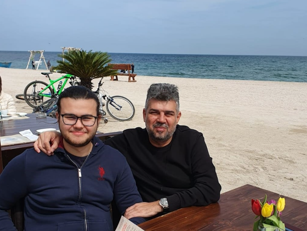 Fiul lui Marcel Ciolacu, pregătit pentru nuntă. Cum se înțelege premierul cu viitoarea noră