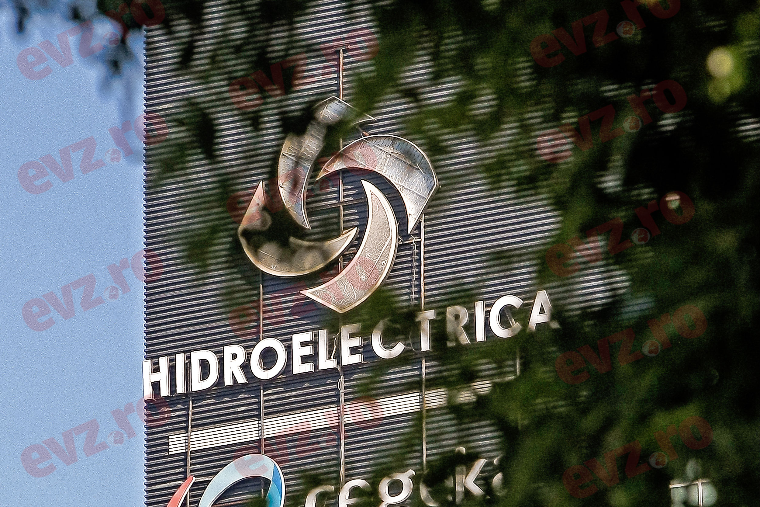 O întrebare crucială: De ce vinde România pachete de acțiuni la societăți profitabile?