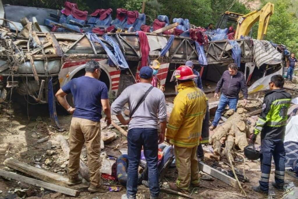 Accident de autobuz cu 27 de morți. Doliu în Mexic