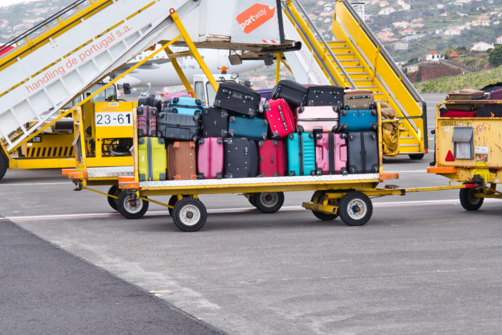 Avionul trimis de Rusia pentru cei 40 de diplomați a decolat de la București. Rușii au un TIR plin cu bagaje