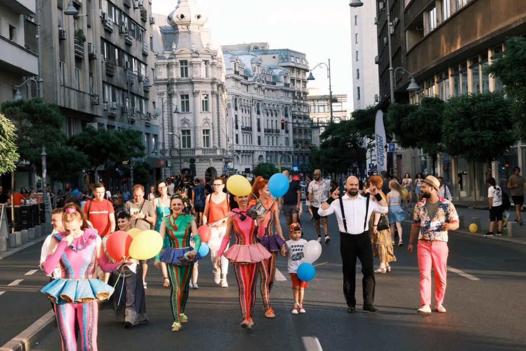 Calea Victoriei devine pietonală duminică, 30 iulie. Spectacole de teatru şi de dans