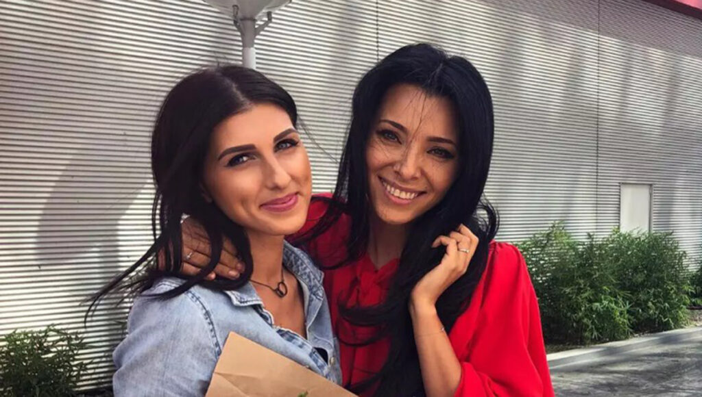 Relația dintre Corina Caragea și sora ei. Puțini știu cine este și cu se ocupă Alexandra