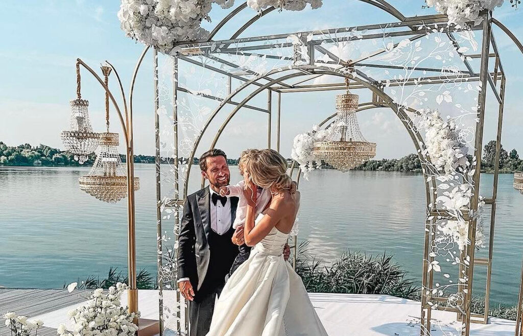 Prețul verighetei Gabrielei Prisăcariu. Soția lui Dani Oțil nu s-a uitat la bani