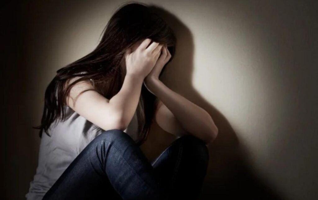 O țară din UE, excesiv de permisivă. Condițiile în care poți pipăi zonele intime fără să intri la pușcărie