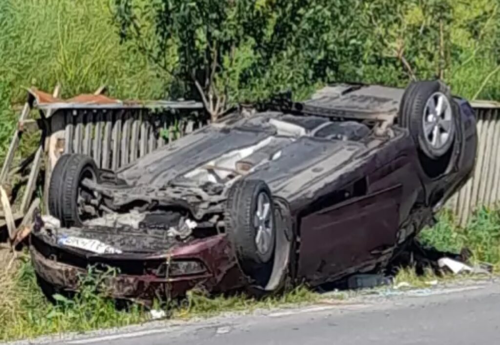 Deputat PSD, accident rutier cu două victime. Politicianul s-a oprit într-o curte