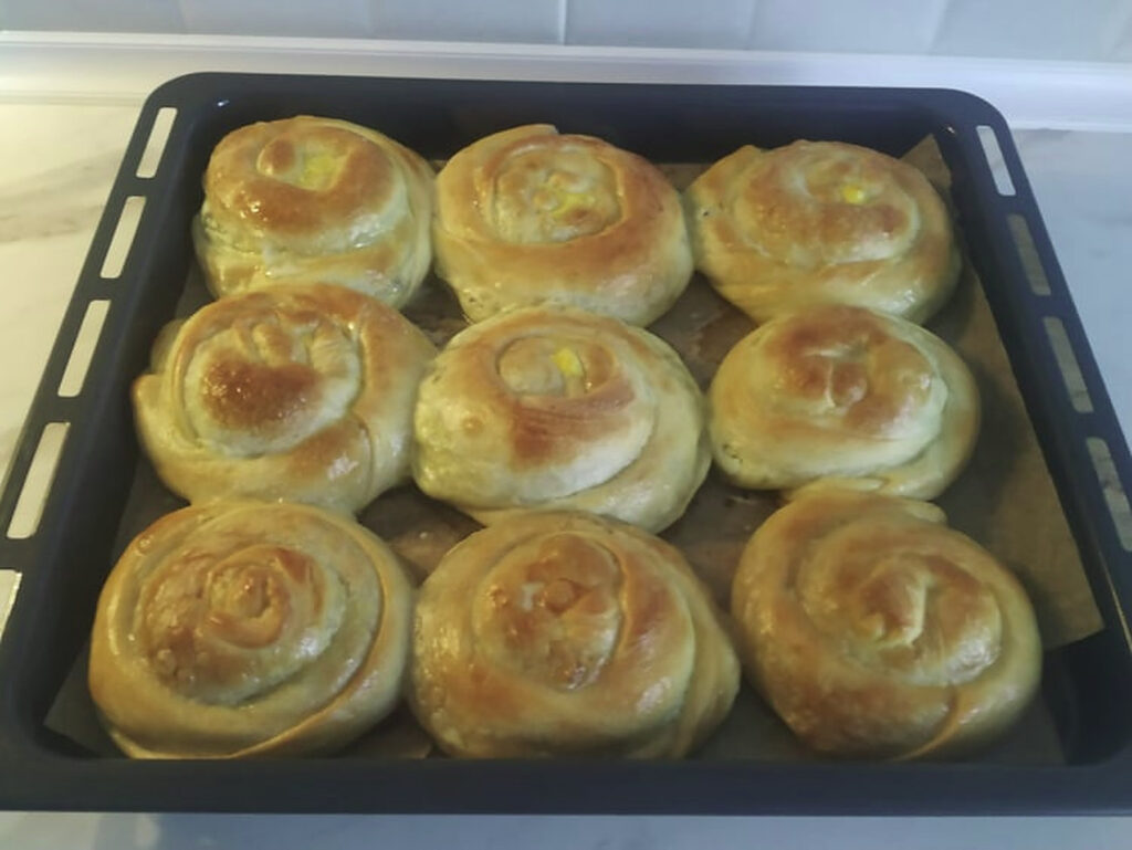 Sarailii moldoveneşti, cu mărar şi cozi de ceapă. Rețetă din Basarabia