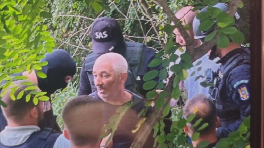 Recidivistul care l-a împușcat pe iubitul fostei soții, prins după șapte zile