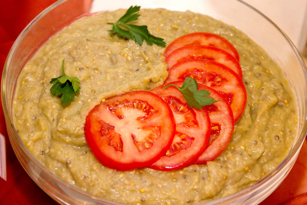 Salata de vinete după rețeta lui Radu Anton Roman. Ce o face unică