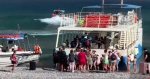 Premierul Greciei a anunțat vacante gratuite pentru turistii afectati de incendiile din Rodos.