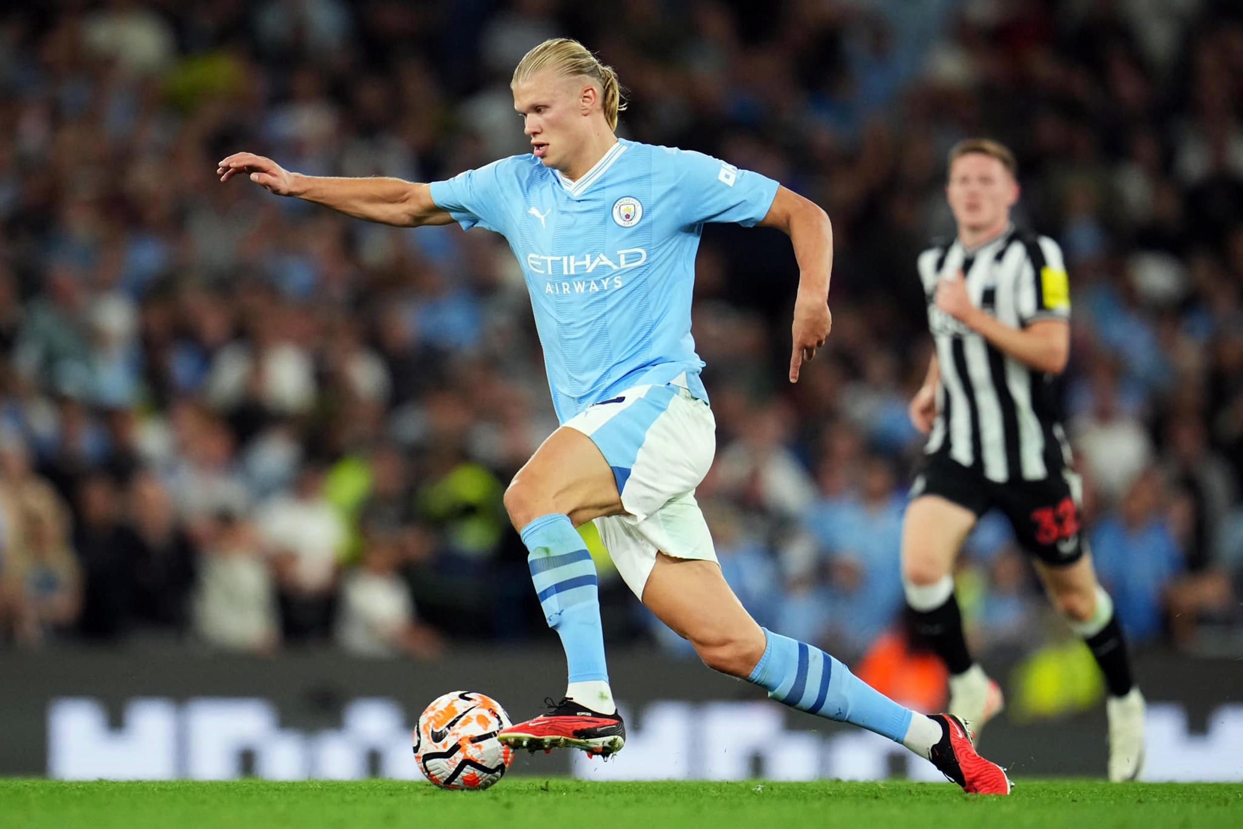 Erling Haaland a cumpărat cea mai scumpă carte din Norvegia și a donat-o orașului în care a crescut