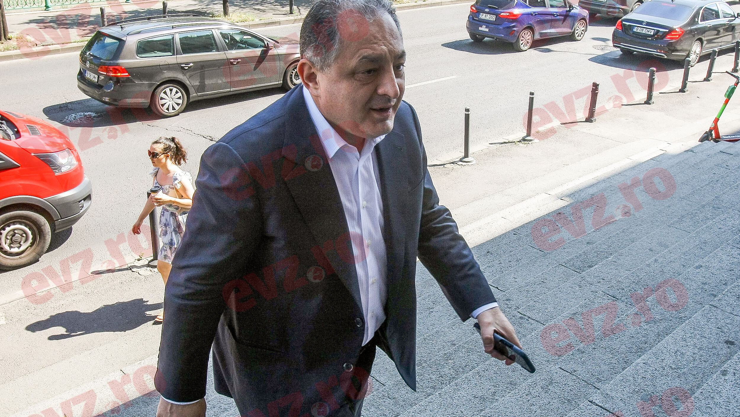 Schema de fraudă din dosarul Economat 2. Vanghelie și fratele lui, trimiși în judecată pentru un prejudiciu de 50 de milioane de euro