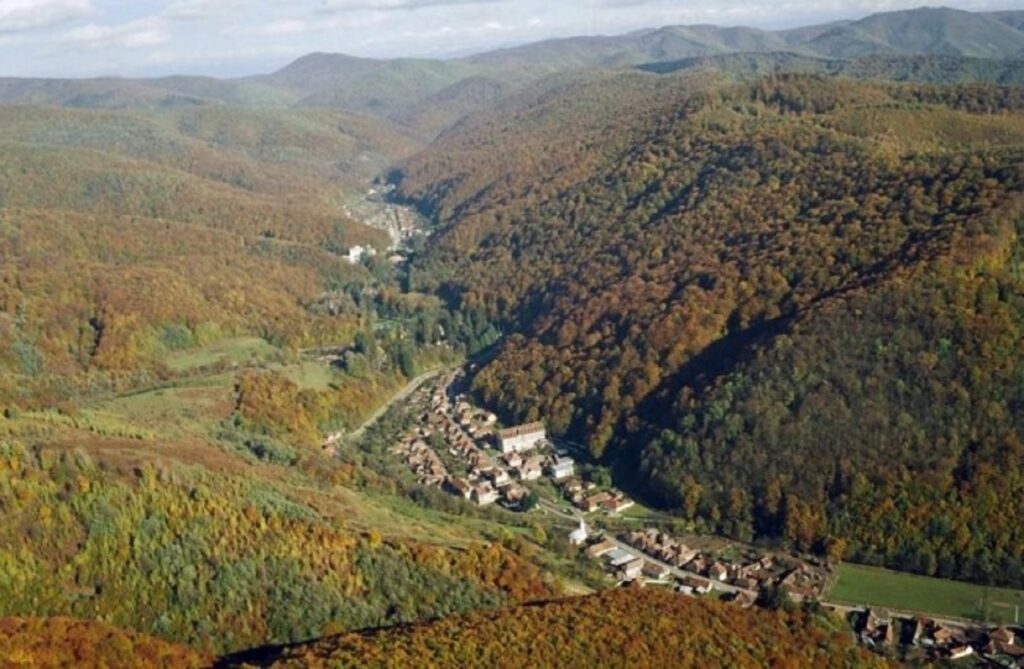 Comoara din Apuseni. Stațiunea care nu trebuie ratată