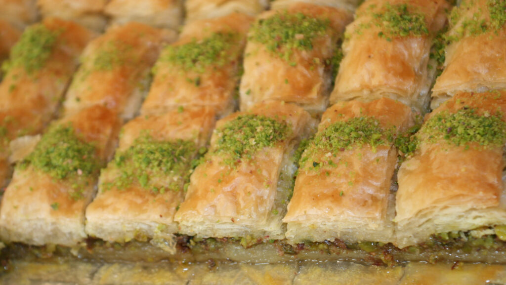 Rețetă simplă de baclava. Cel mai gustos desert turcesc, în pași simpli de urmat