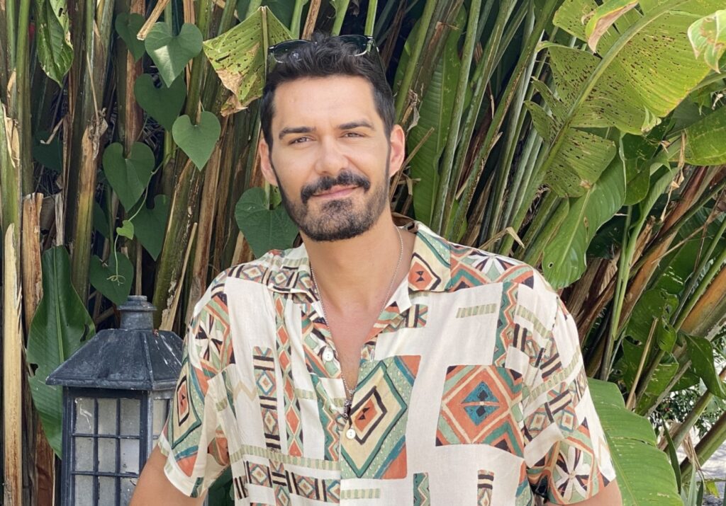 Probleme dentare și repetiții. George Burcea se pregătește pentru „Miorița. De la capăt”