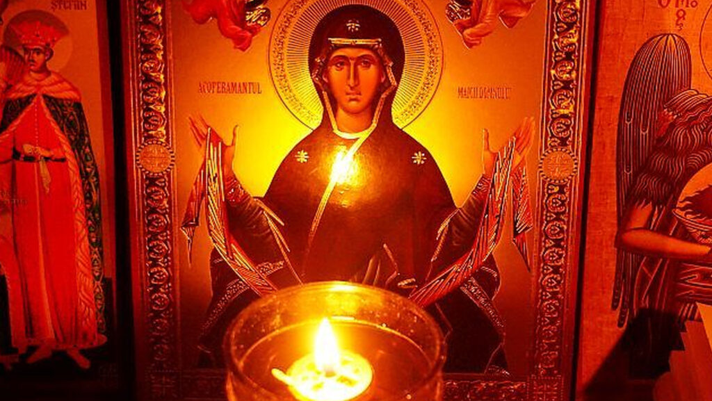 Acatistele Icoanelor Maicii Domnului se citesc pentru întărirea familiei și protejarea de necazuri