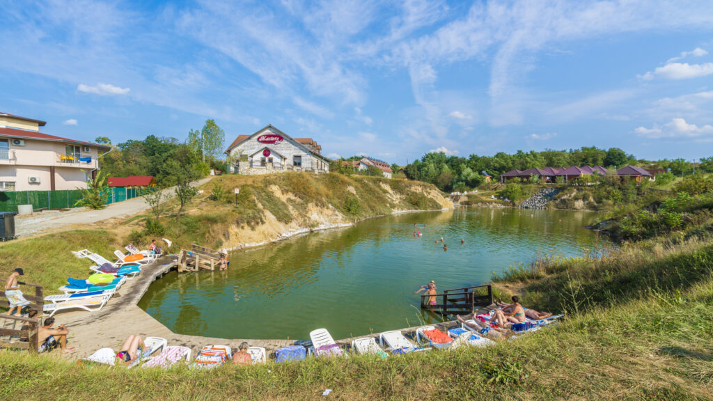 „Marea Moartă a Transilvaniei”. Cât costă o zi de tratament cu nămol