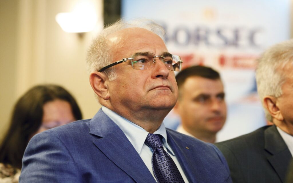 Exclusiv paparazzi EVZ. Trotuarul din Dorobanți, parcare pentru limuzina milionarului Octavian Crețu. Video