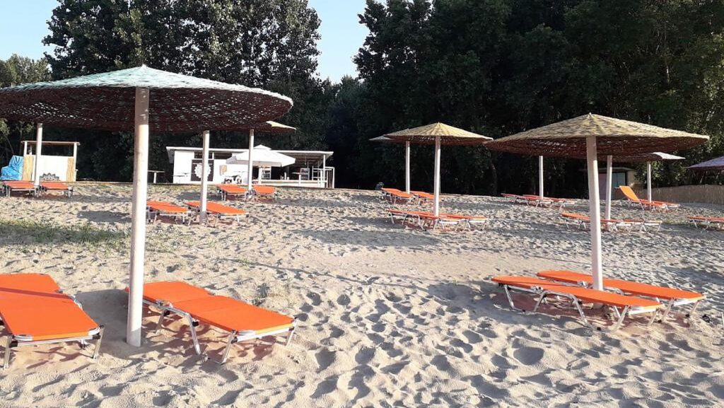 O plajă spectaculoasă se află la o oră de București. Puțini știu de această destinație